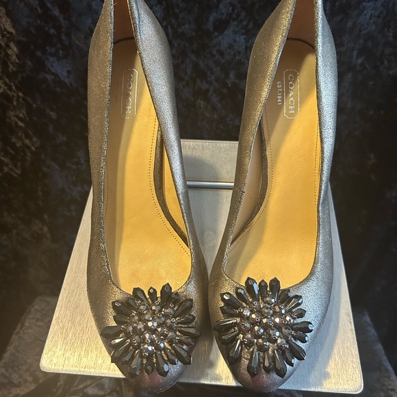 Coach - beautiful, classy and elegant heels - Picture 12 of 16